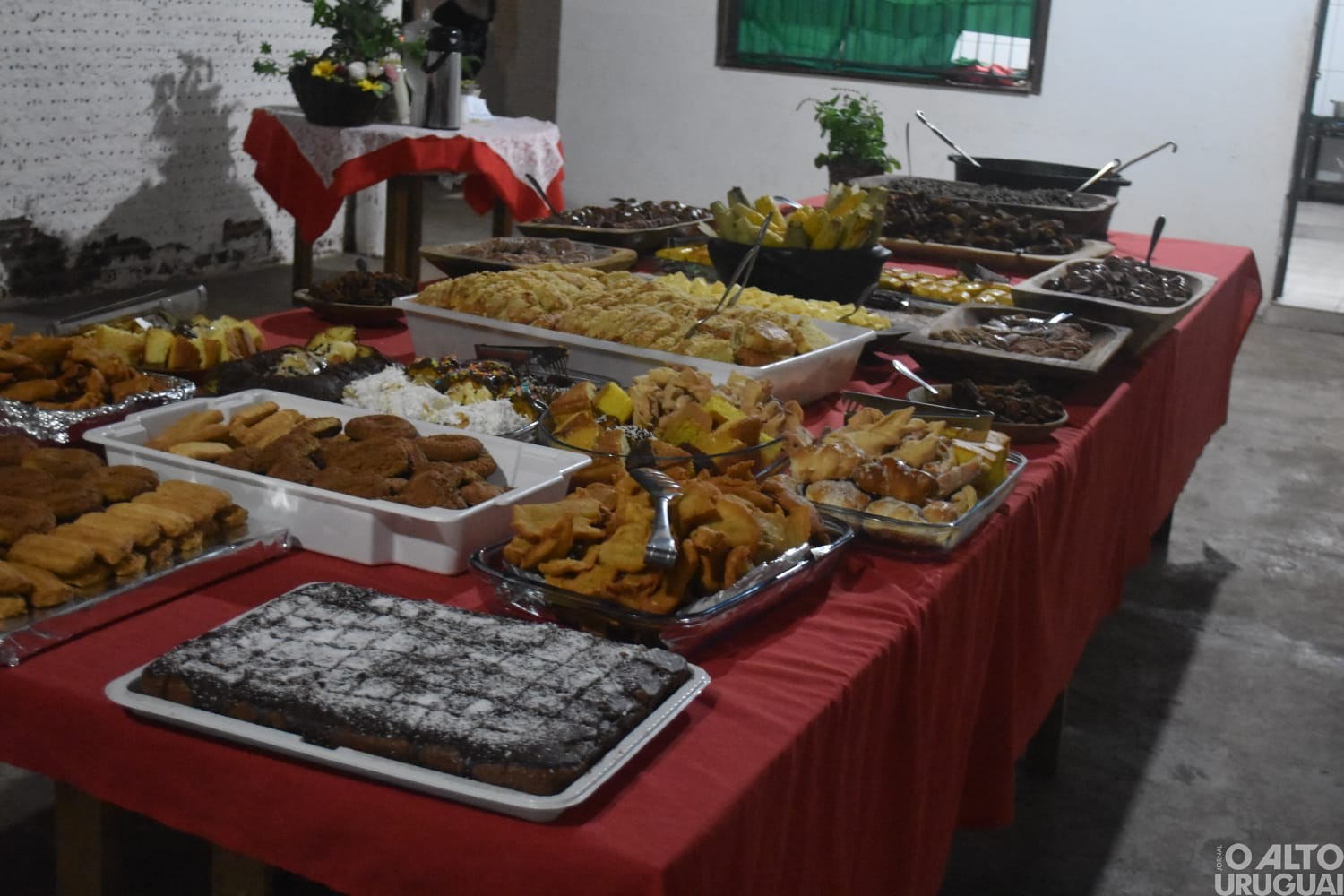 Baile à Moda Antiga lota o CTG Querência da Serra em noite de tradição