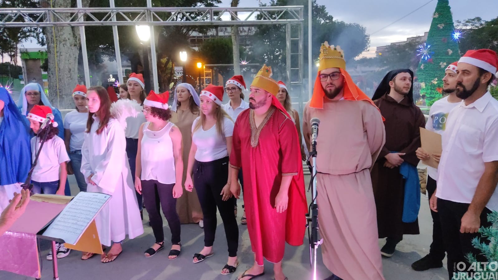 Planalto: chegada do Papai Noel e apresentações das escolas marcam Natal na Praça