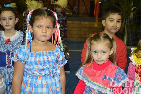 Festa Junina da Escola Irmã Odila Lehnen reúne comunidade em noite de alegria e tradição