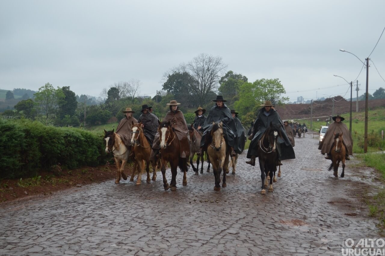 Iraí a Erval Seco: cavalarianos do 30º Bate-Casco passam por FW