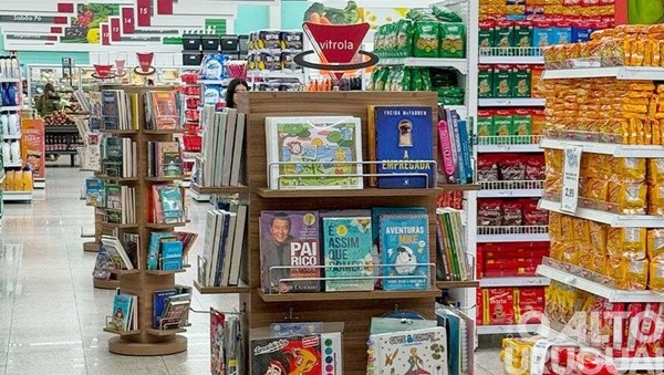 Vitrola consolida projeto como distribuidora de livros para pontos de venda não convencionais