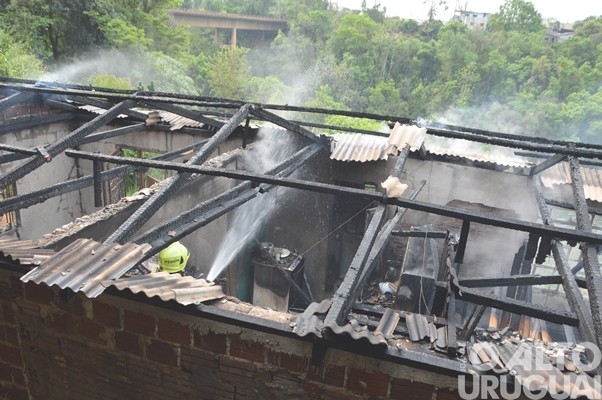 FW: Bombeiros atendem mais um incêndio em residência
