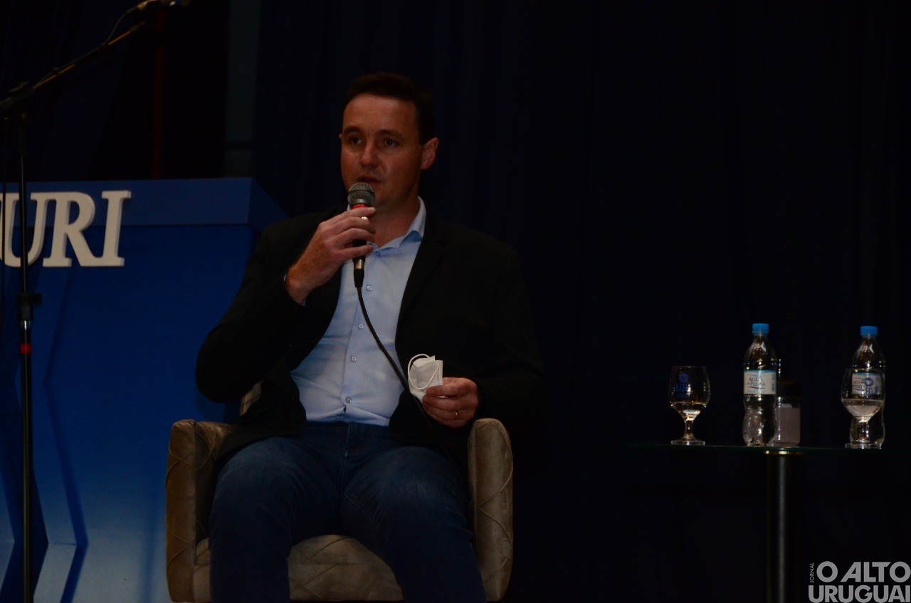 Secretário do Desenvolvimento Econômico do RS dialoga com lideranças da região