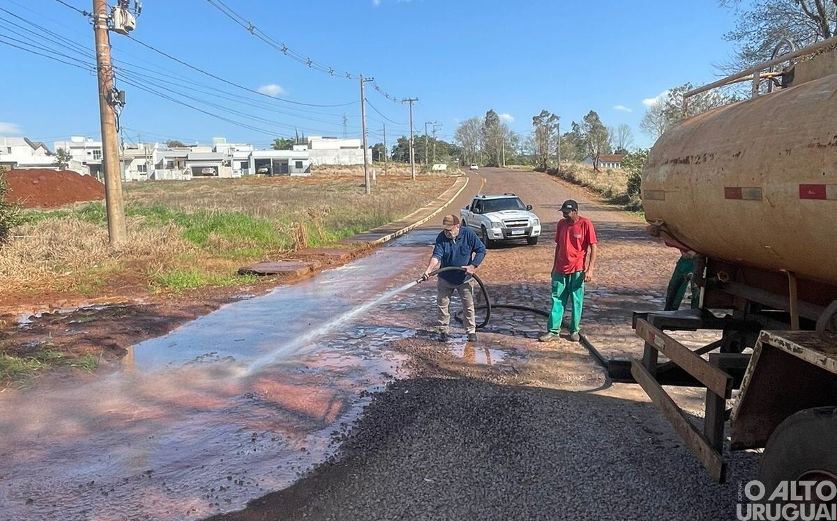 Obra de pavimentação é retomada na Estrada Santo Caeran em FW