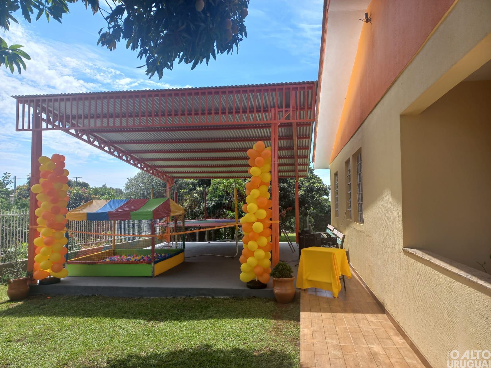 Inauguração de área coberta da Apae de Palmitinho oferece novo espaço para atividades