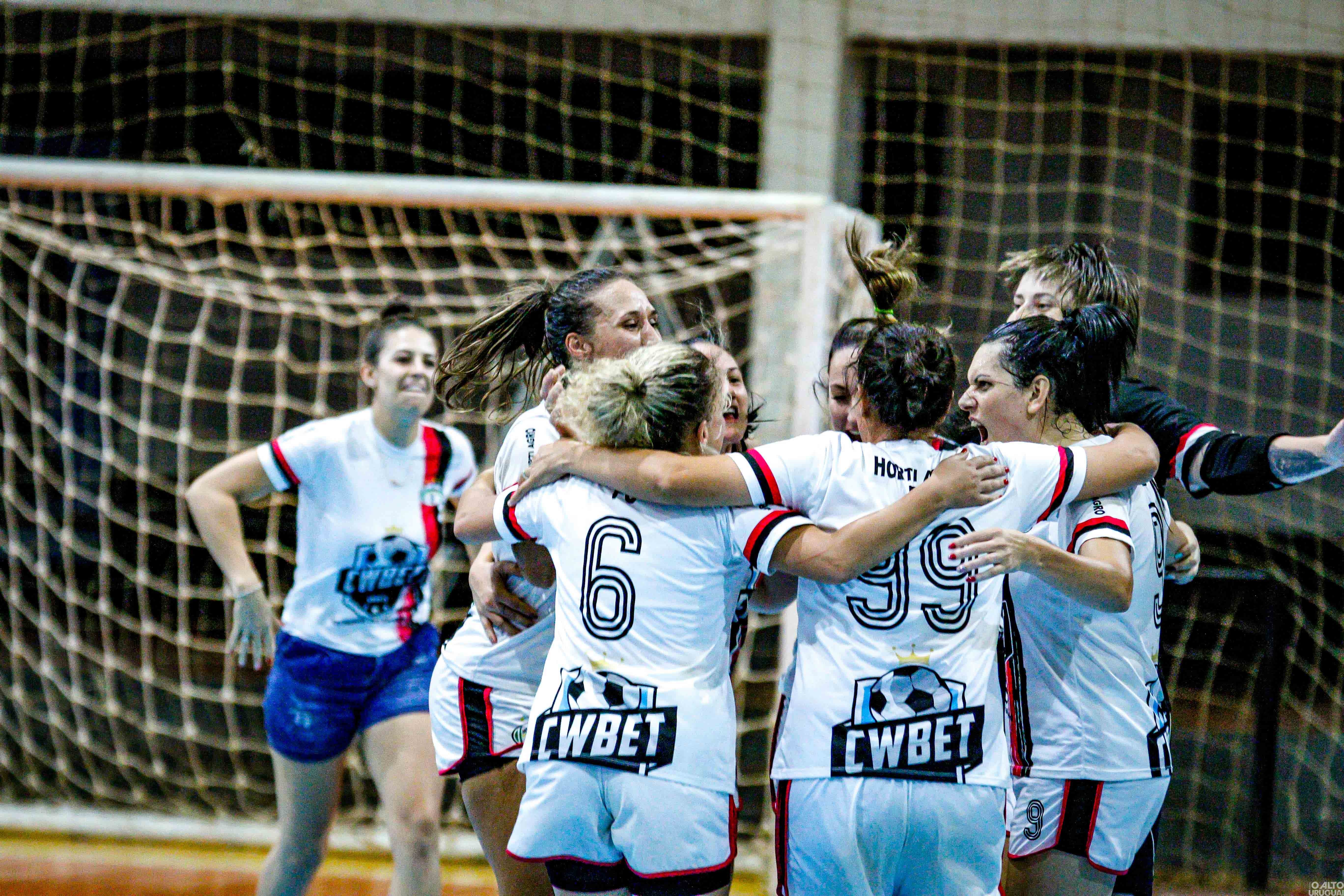 Torneio de futsal feminino movimenta equipes da região