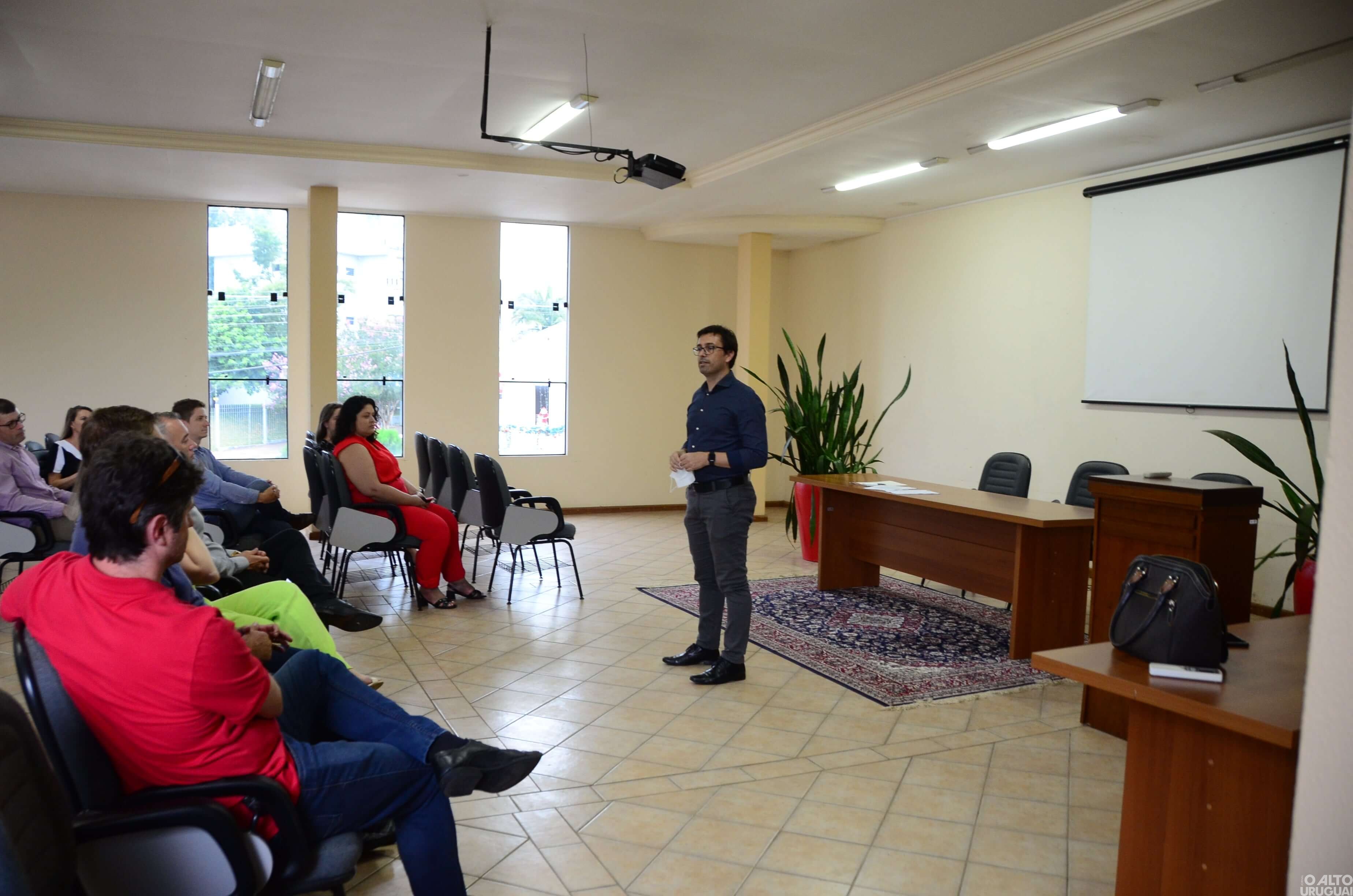 Nova diretoria da Subseção de FW da OAB assina termo de posse