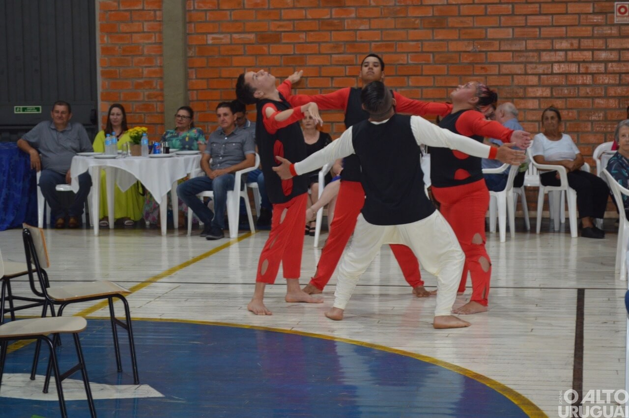 Jantar marca 40 anos da Apae-FW