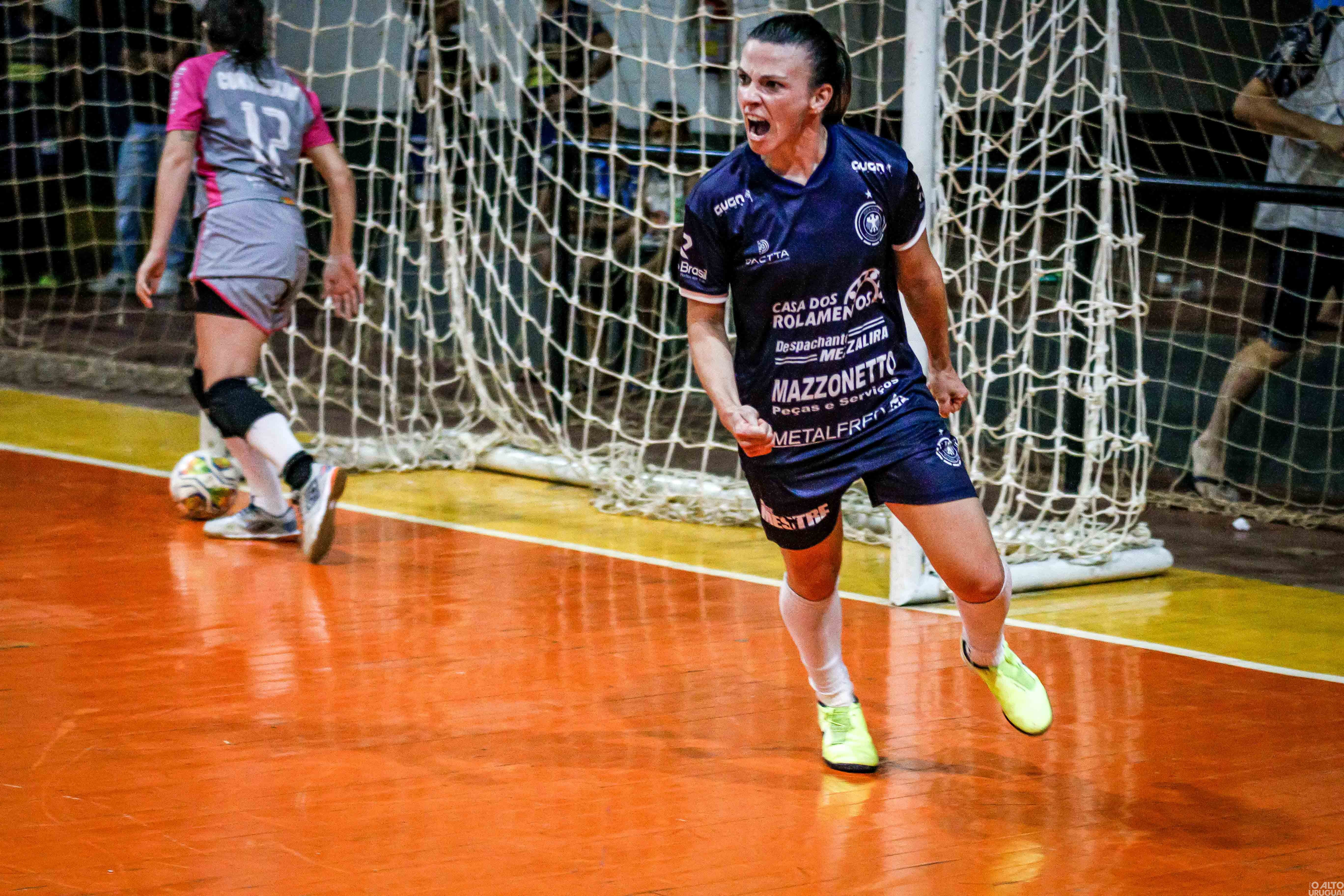 Torneio de futsal feminino movimenta equipes da região