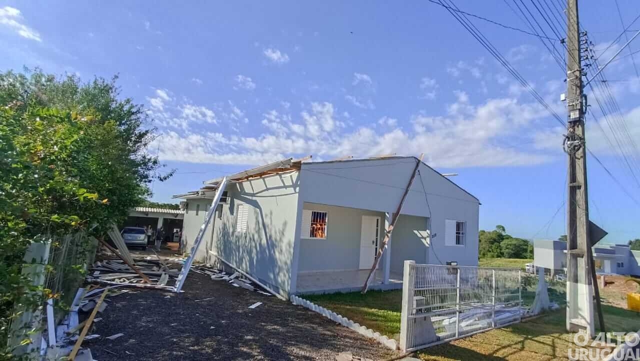 Ventos fortes causam estragos na região