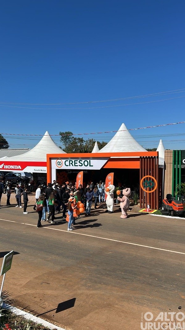 Cresol Raiz está presente na feira com atrações interativas, negócios e presença marcante no agro