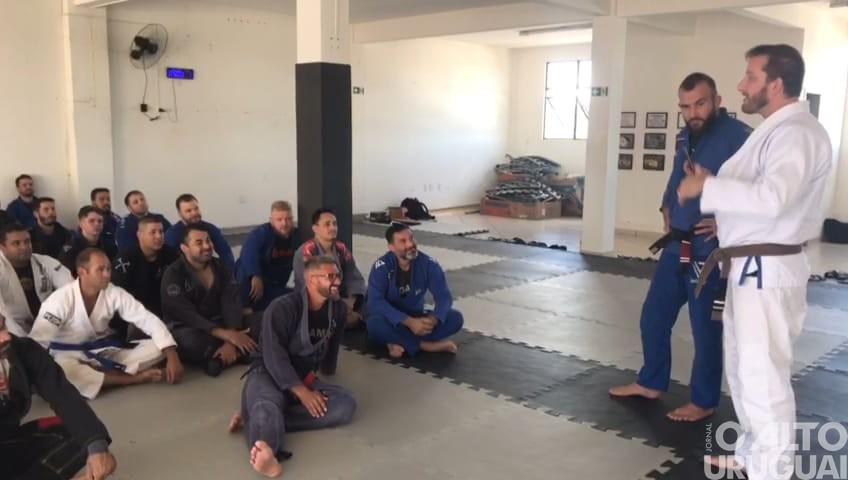 Escola de Jiu-jitsu inaugura em novo endereço em FW