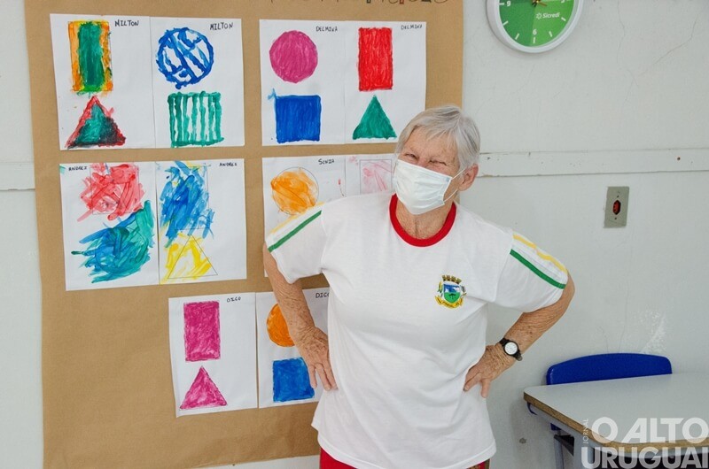 Pinhal: aluna de 86 anos dá exemplo de superação