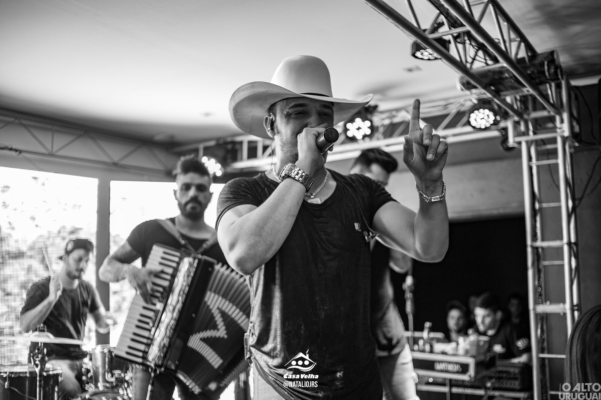 Dupla do sucesso "Descer Pra BC” já se apresentou em Rodeio Bonito