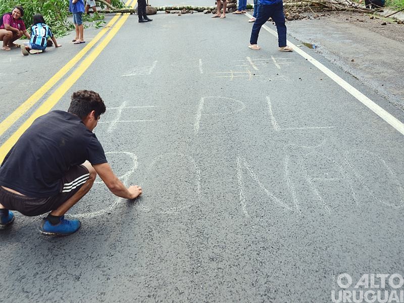 Indígenas voltam a bloquear trânsito na BR-386 em Iraí