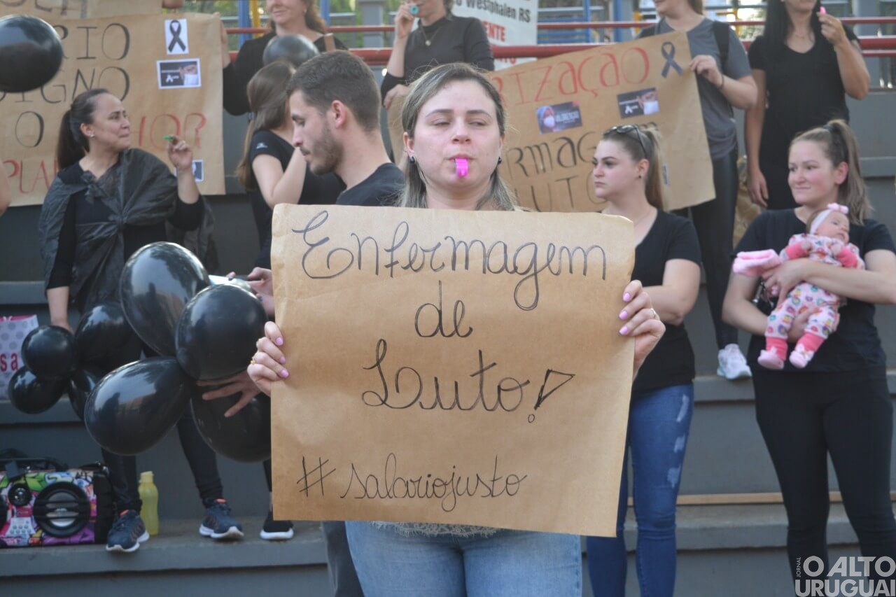 Profissionais protestam pela suspensão do Piso da Enfermagem