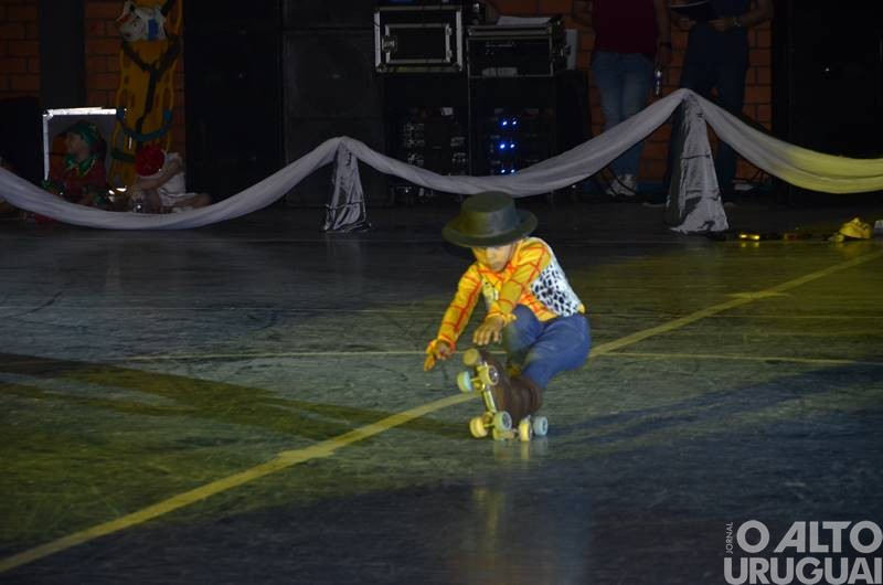 Magia da Patinação apresenta espetáculo de fim de ano