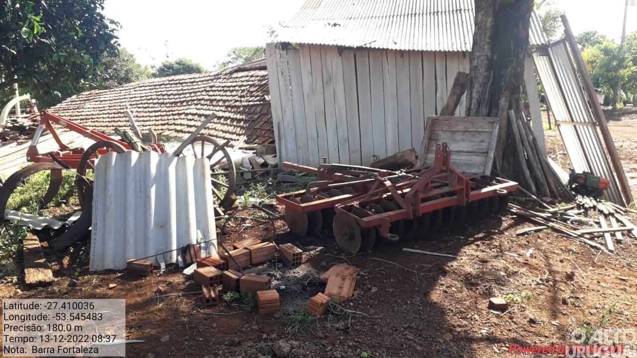 Ventos fortes causam estragos na região