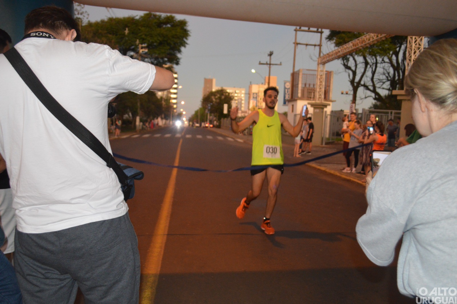 URI Night Run reúne grande número de corredores em FW