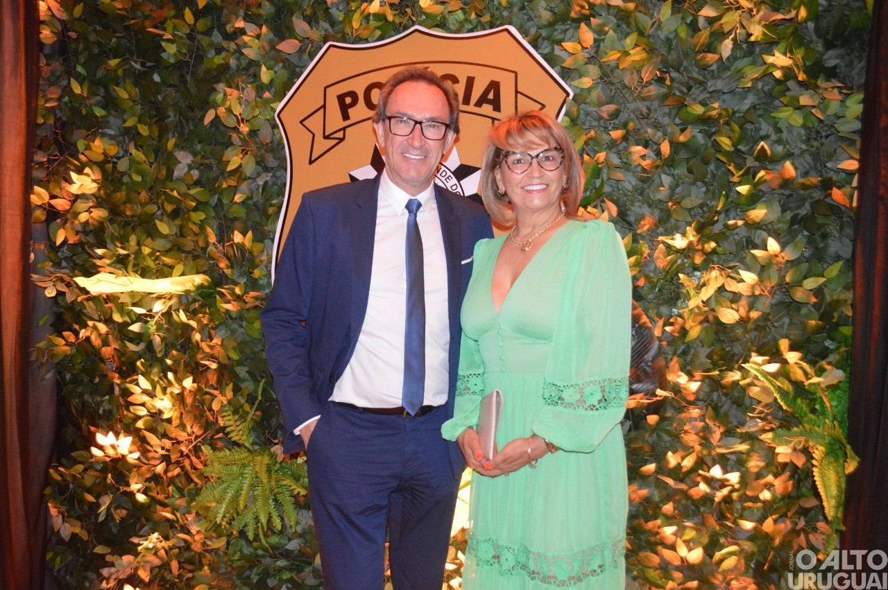 Baile Golden Night da 14ª DRPI homenageia parceiros da Polícia Civil na região