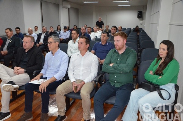 Amng realiza reunião de prefeitos durante Festiplan em Planalto