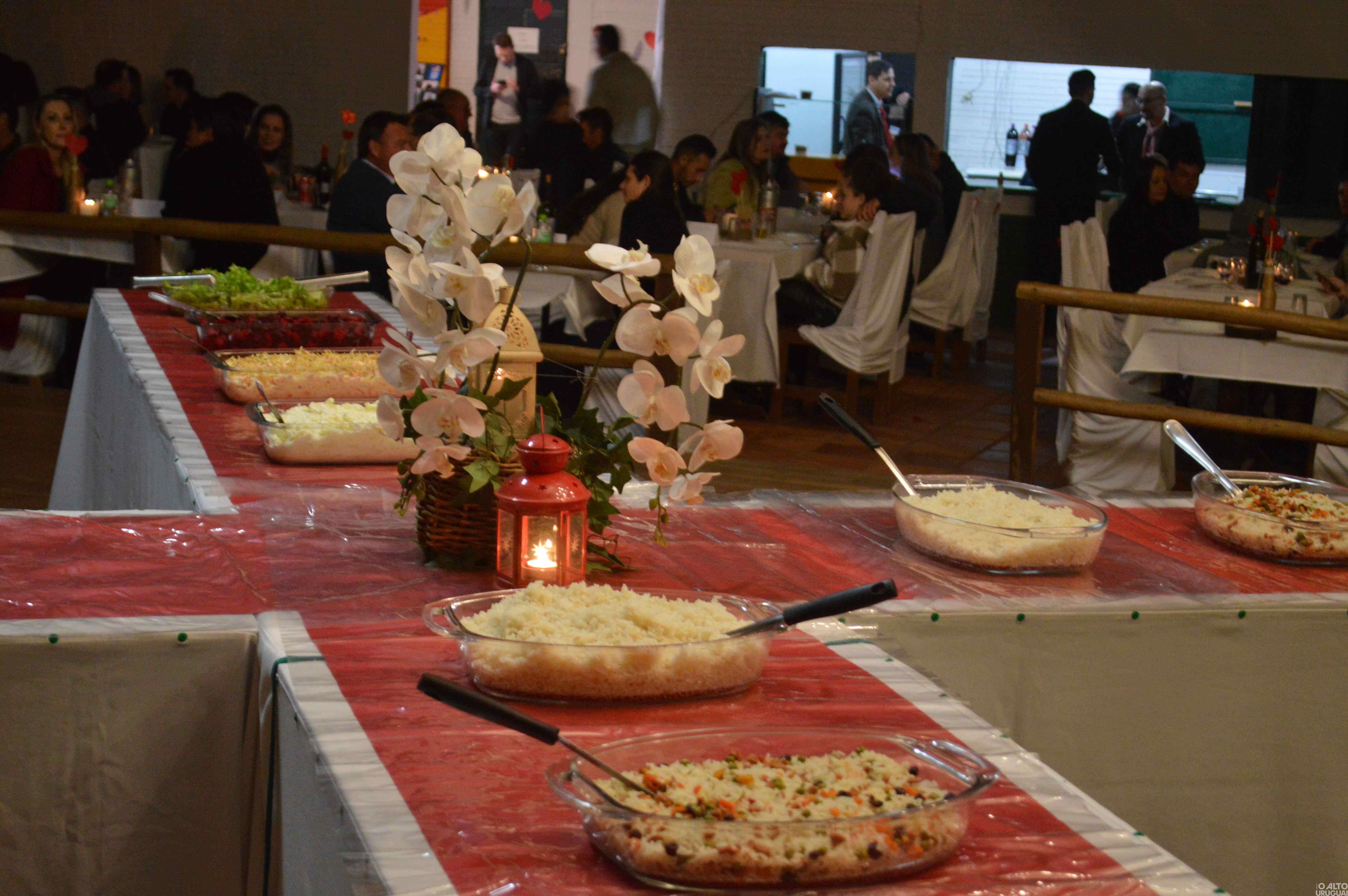 Noite do Galanteio reúne casais no CTG Rodeio da Querência