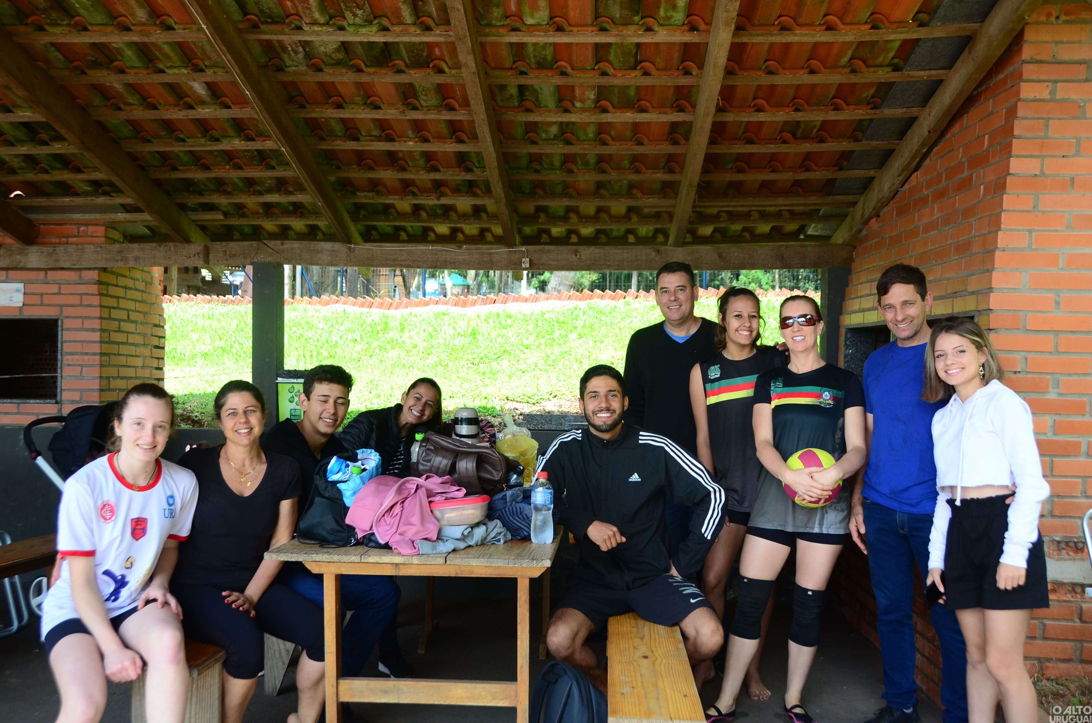 Torneio de vôlei de areia reúne duplas de diversos municípios em FW