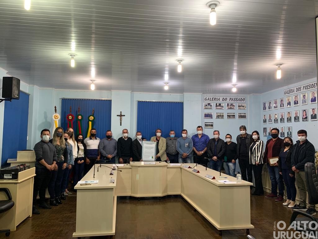 Legislativo de Taquaruçu do Sul entrega moção de aplauso aos profissionais de saúde