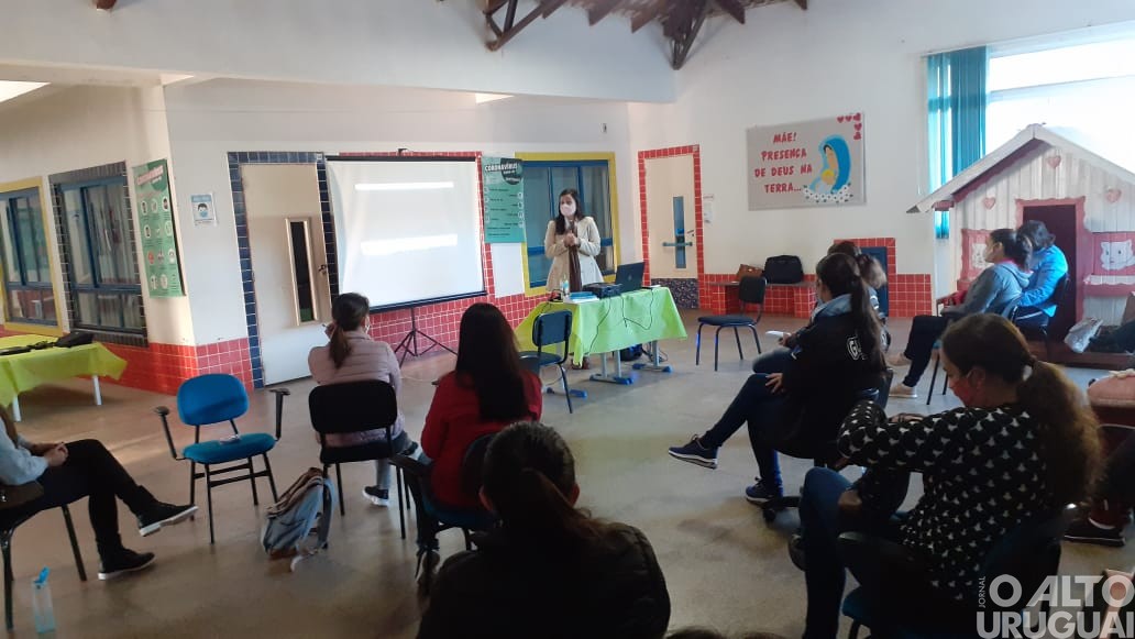 Professores de séries iniciais recebem formação