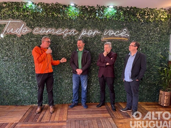 Cresol Raiz está presente na feira com atrações interativas, negócios e presença marcante no agro