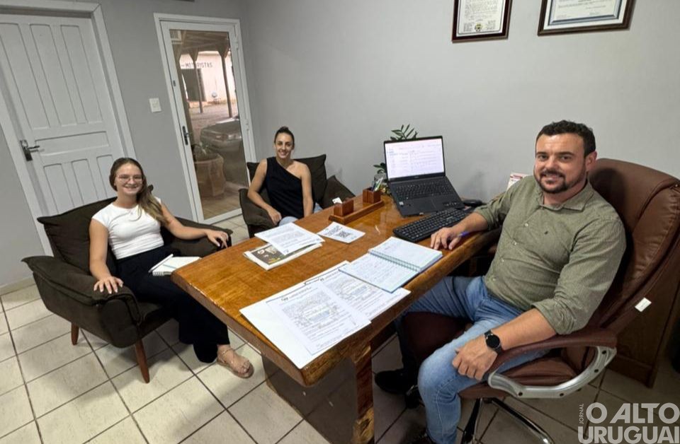 Regularização Fundiária Urbana em Erval Seco é tema de reunião