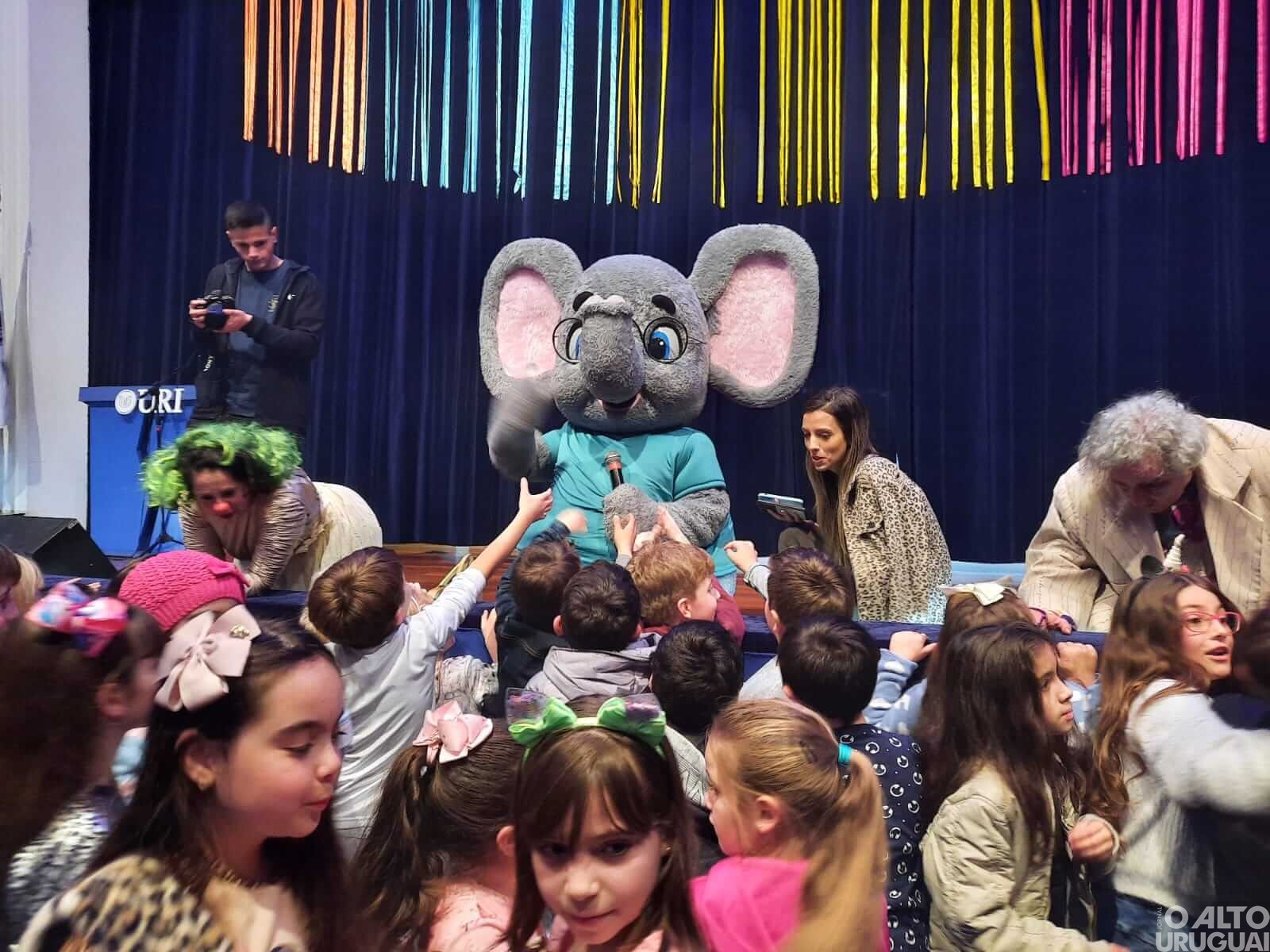 Escola Afonso Pena promove peça teatral comemorativa aos seus 60 anos