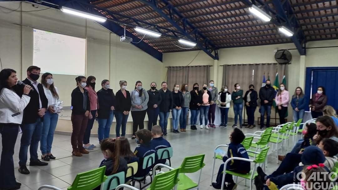 Seberi: professores e servidores da educação recebem homenagens