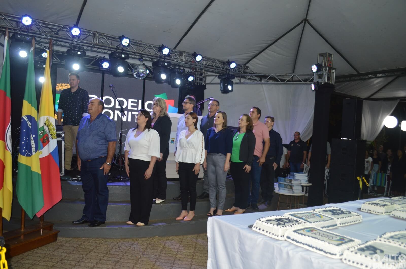 Rodeio Bonito: corte de bolo de 100 kg marca aniversário do município