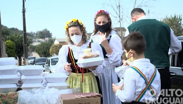 Centro Cultural 25 de Julho celebra aniversário da imigração alemã com venda de pratos típicos