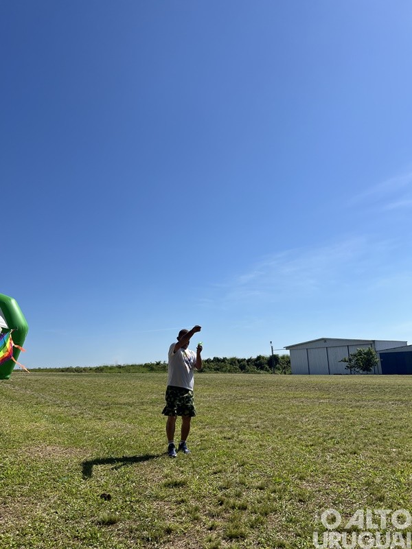 “Ventos de alegria” deixam colorido o céu de FW