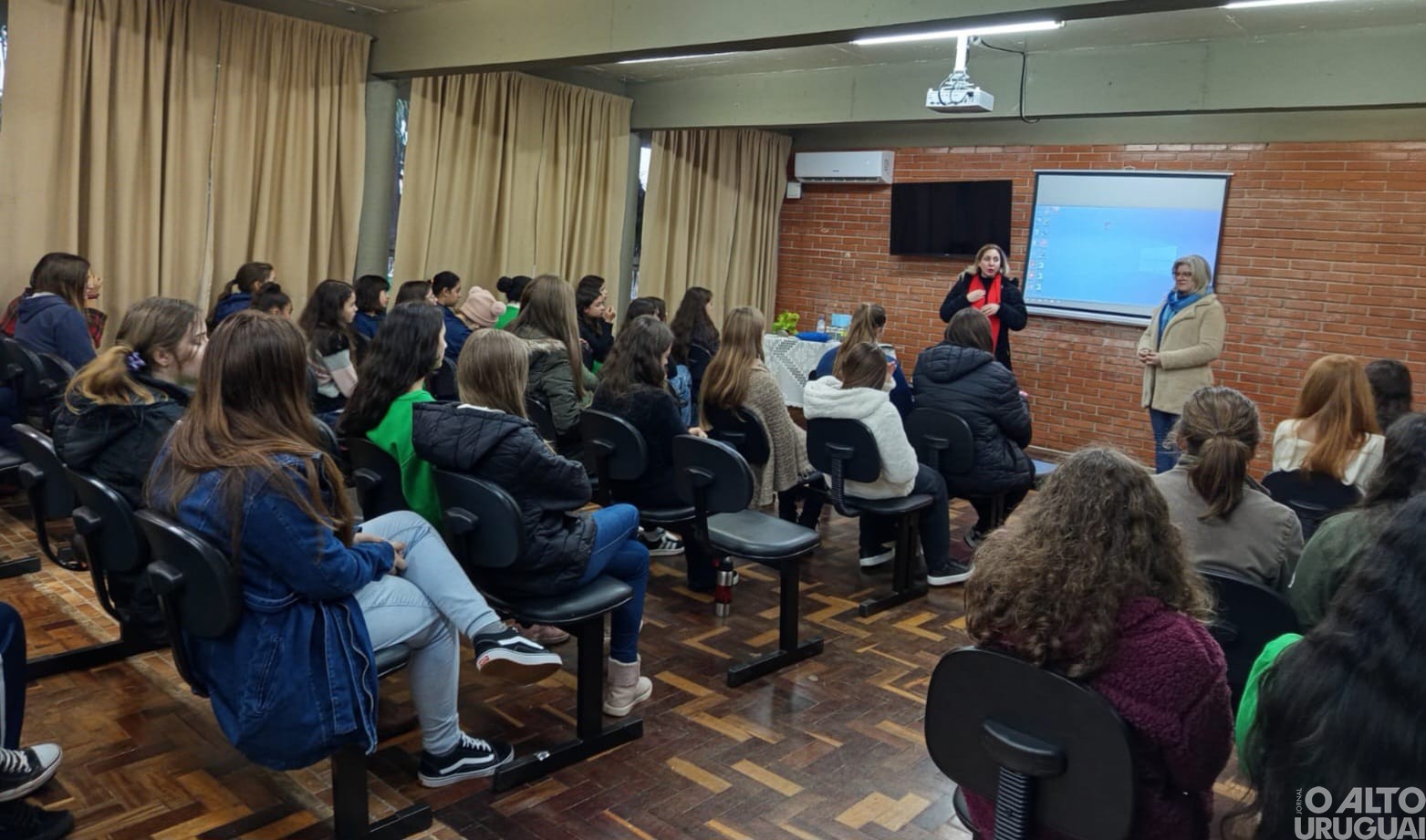 Vista Alegre promove palestra sobre sexualidade para adolescentes