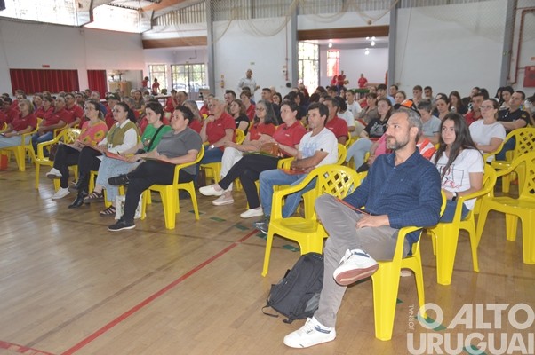 Evento realizado pela Creluz em Pinhal marca o Dia da Árvore
