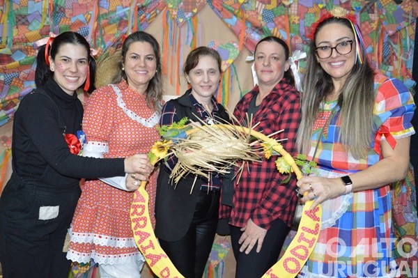 Festa Junina da Escola Irmã Odila Lehnen reúne comunidade em noite de alegria e tradição