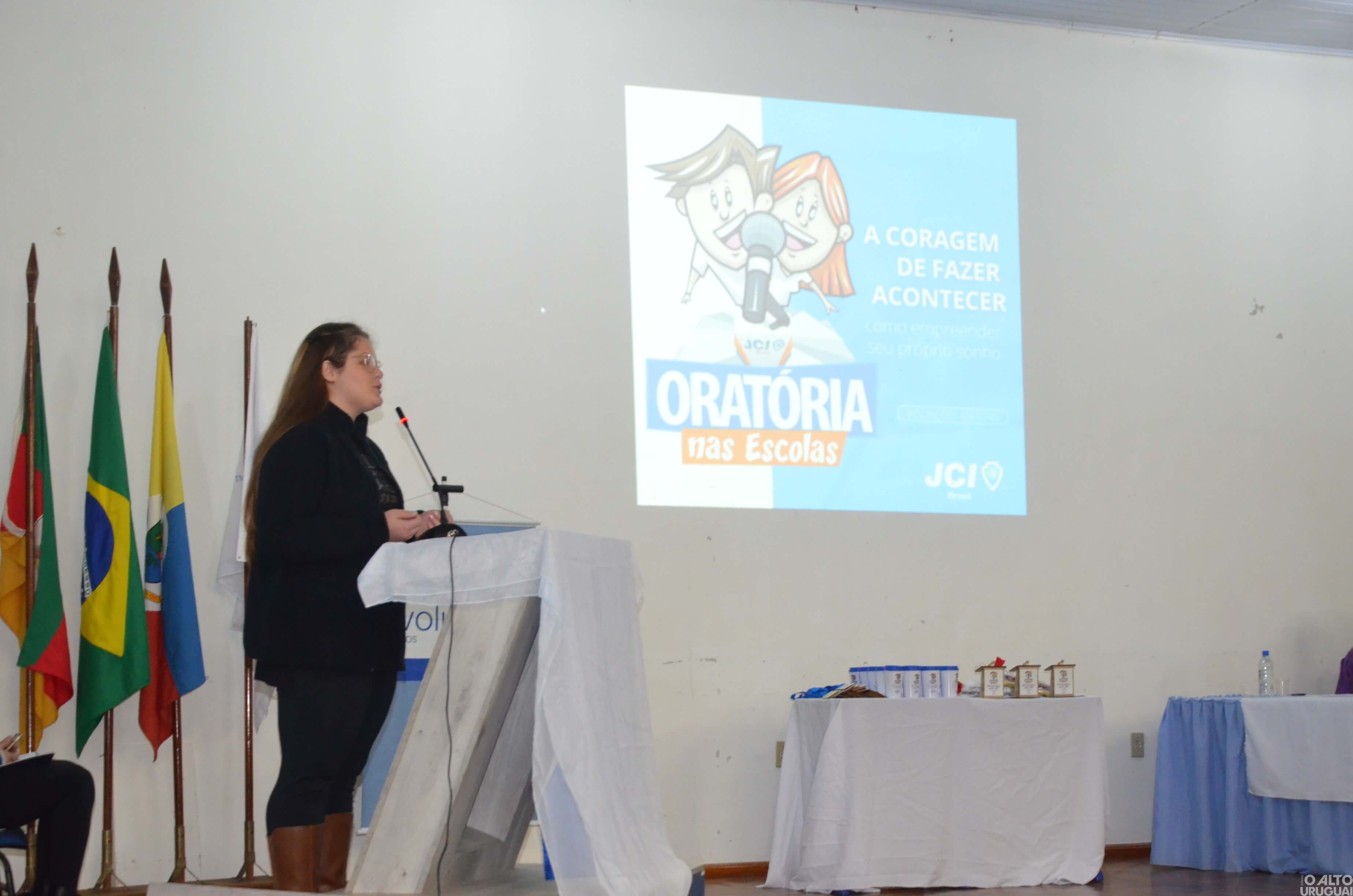 Três estudantes são premiadas na final municipal do Oratória nas Escolas em Rodeio Bonito