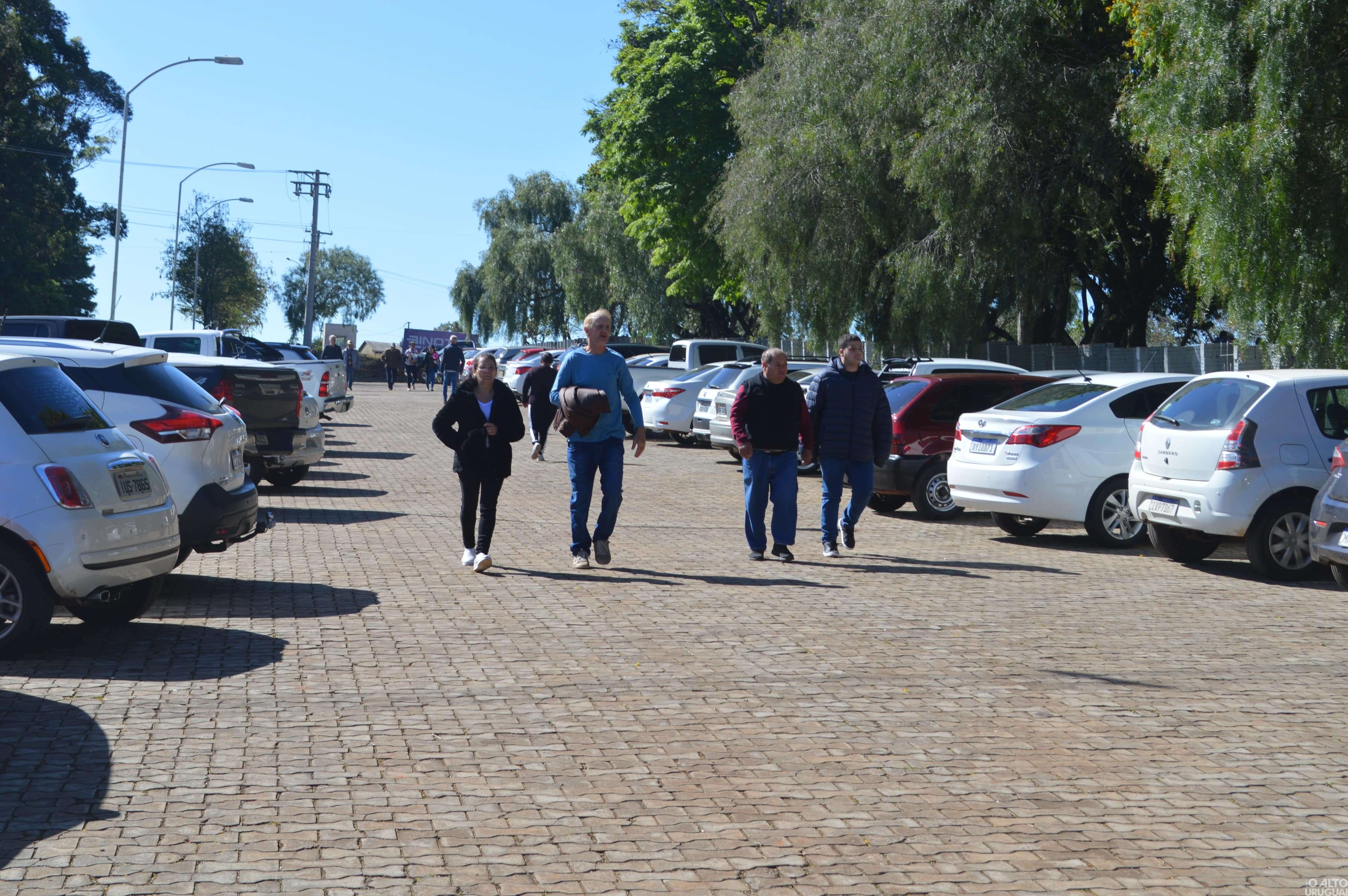 Missas e visitas relembram entes queridos nesse Dia de Finados