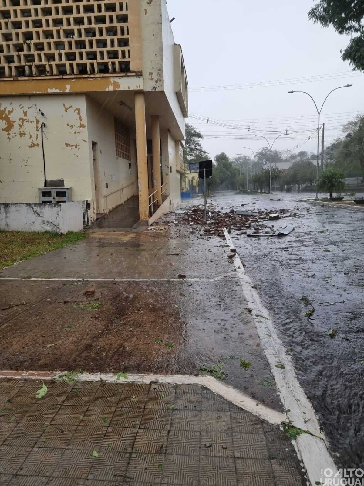 “Uma estiagem avassaladora, agora um temporal para levar o restante”