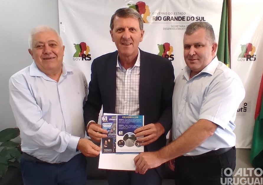 Prefeito de Alpestre entrega convites a autoridades em Porto Alegre para evento dos 61 anos do município