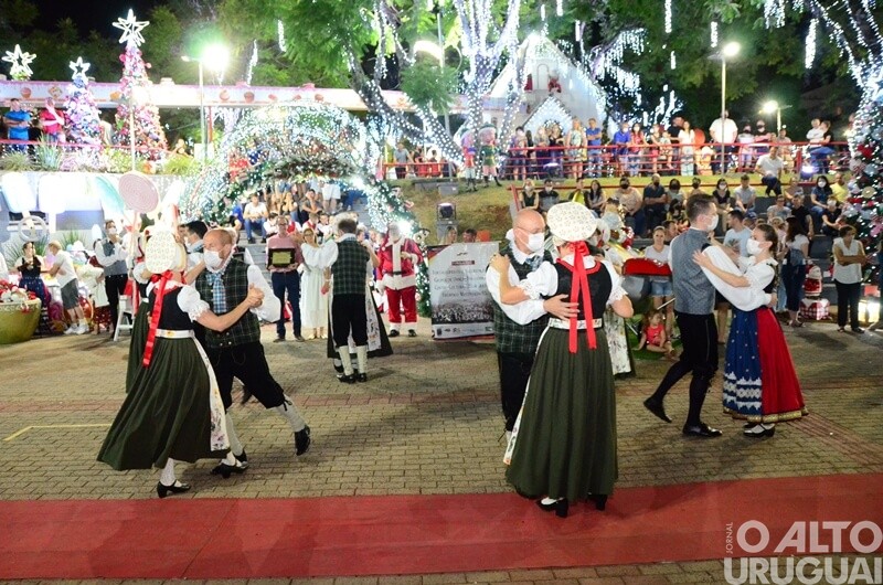 Apresentações do Centro Cultural 25 de Julho marcam noite do Frederico em Luz