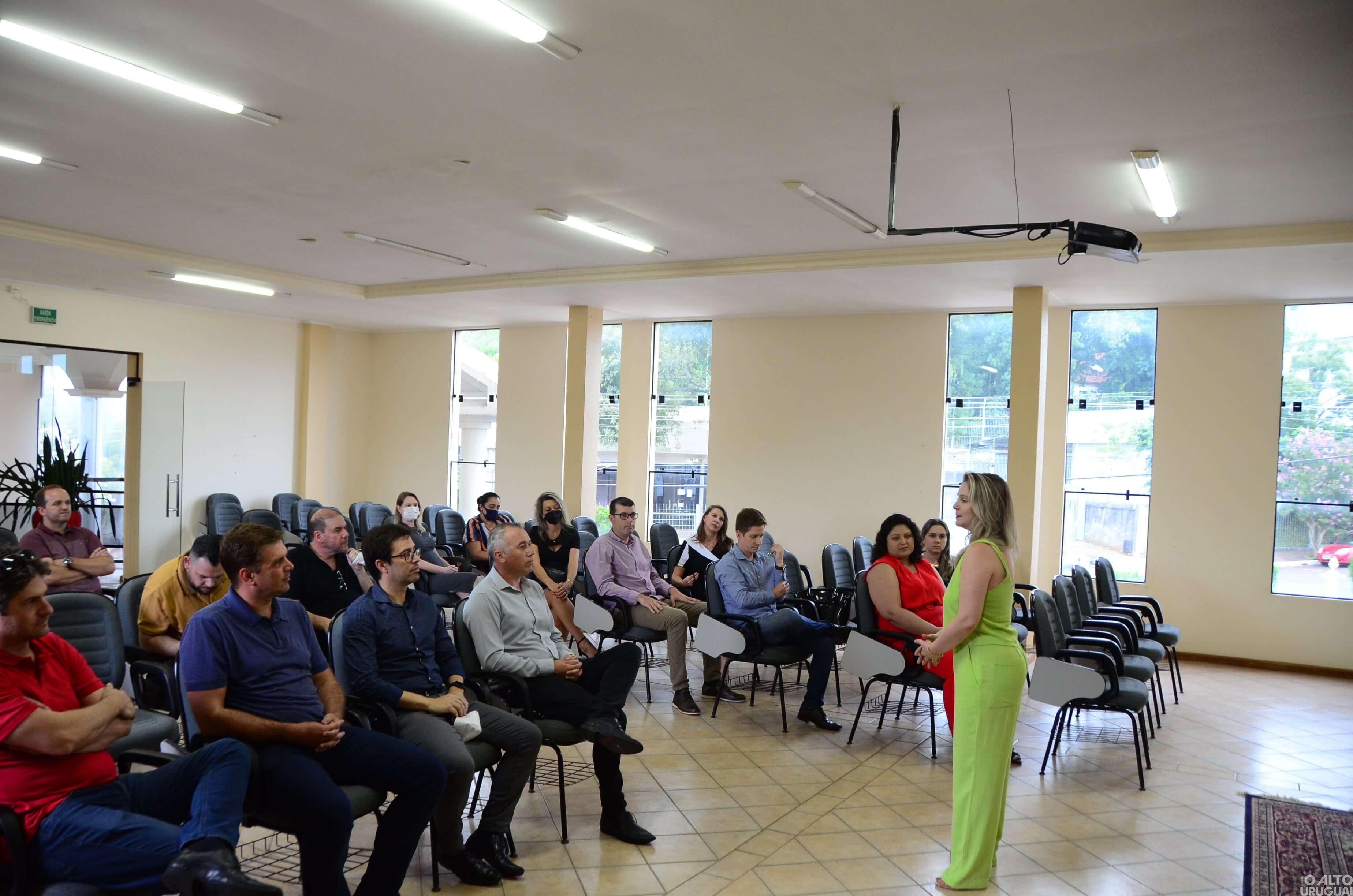 Nova diretoria da Subseção de FW da OAB assina termo de posse