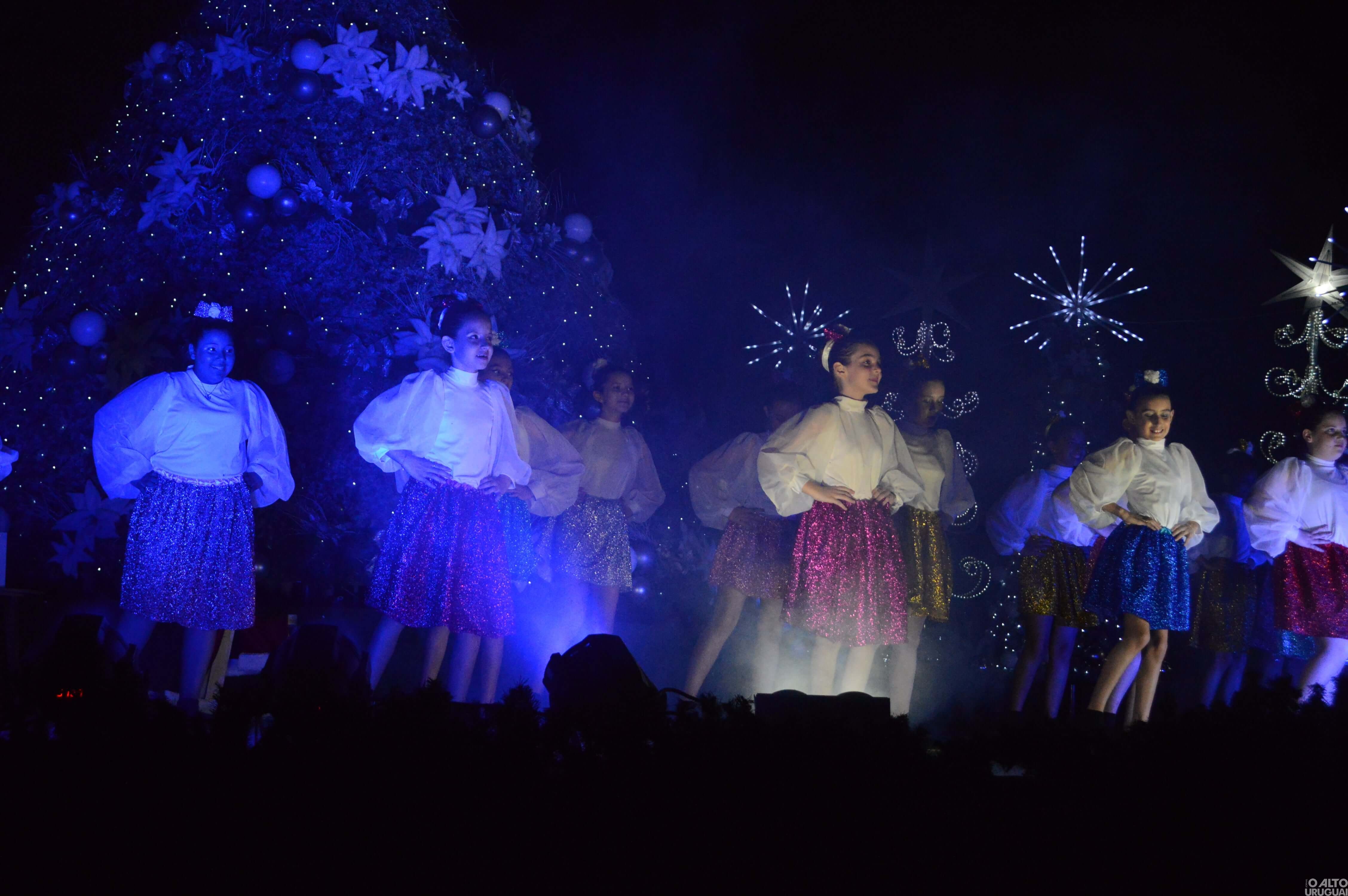 Árvore Cantante encanta noite do Frederico em Luz