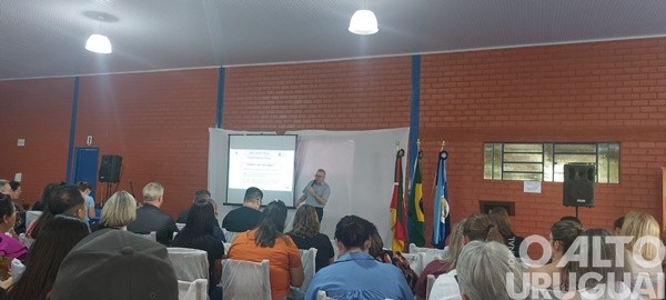 Servidores de Dois Irmãos das Missões participam do 1º Seminário Regional de Educação Fiscal e NFG
