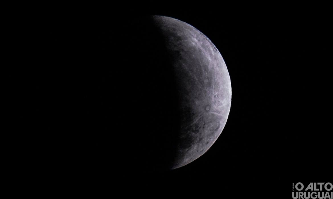 Eclipse parcial da Lua poderá ser observado na madrugada desta sexta-feira