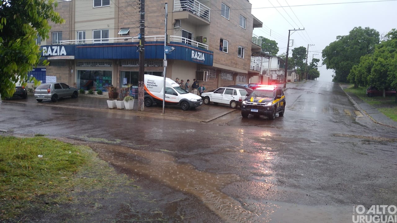 FW: motocicleta e Fiat Uno se envolvem em acidente na BR-386