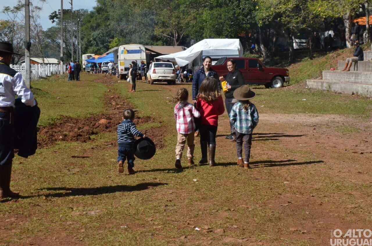Mulheres dão show no Duelo de Prendas Bibiana Cambará nas provas do Rodeio Crioulo de FW